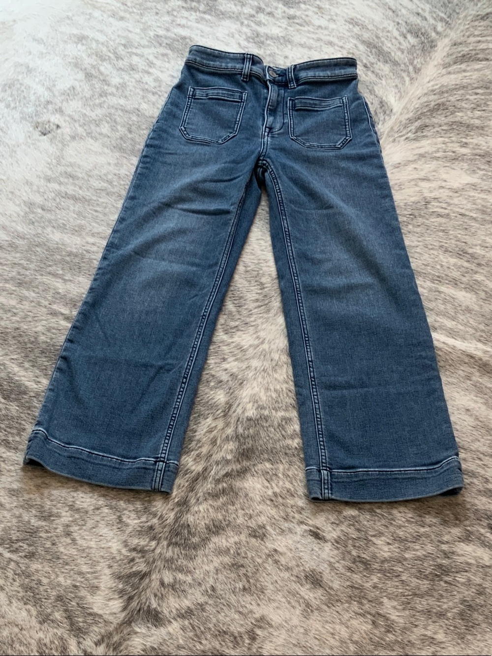 Faherty Crop Wide-Leg Jeans in medium Blue Wash